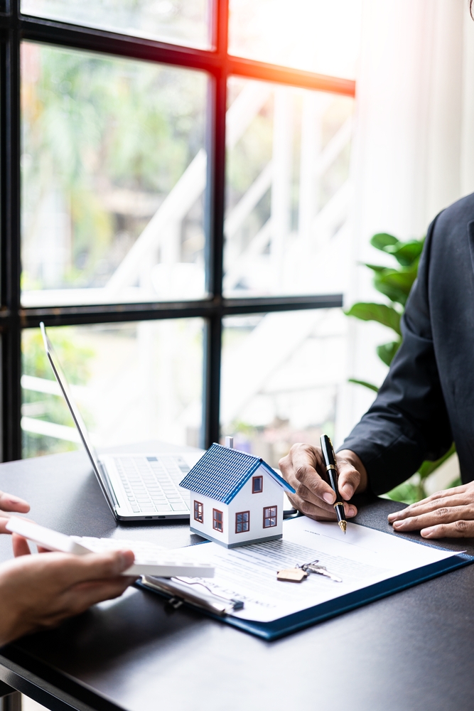 real,estate,agents,offer,to,sell,houses,and,land,to